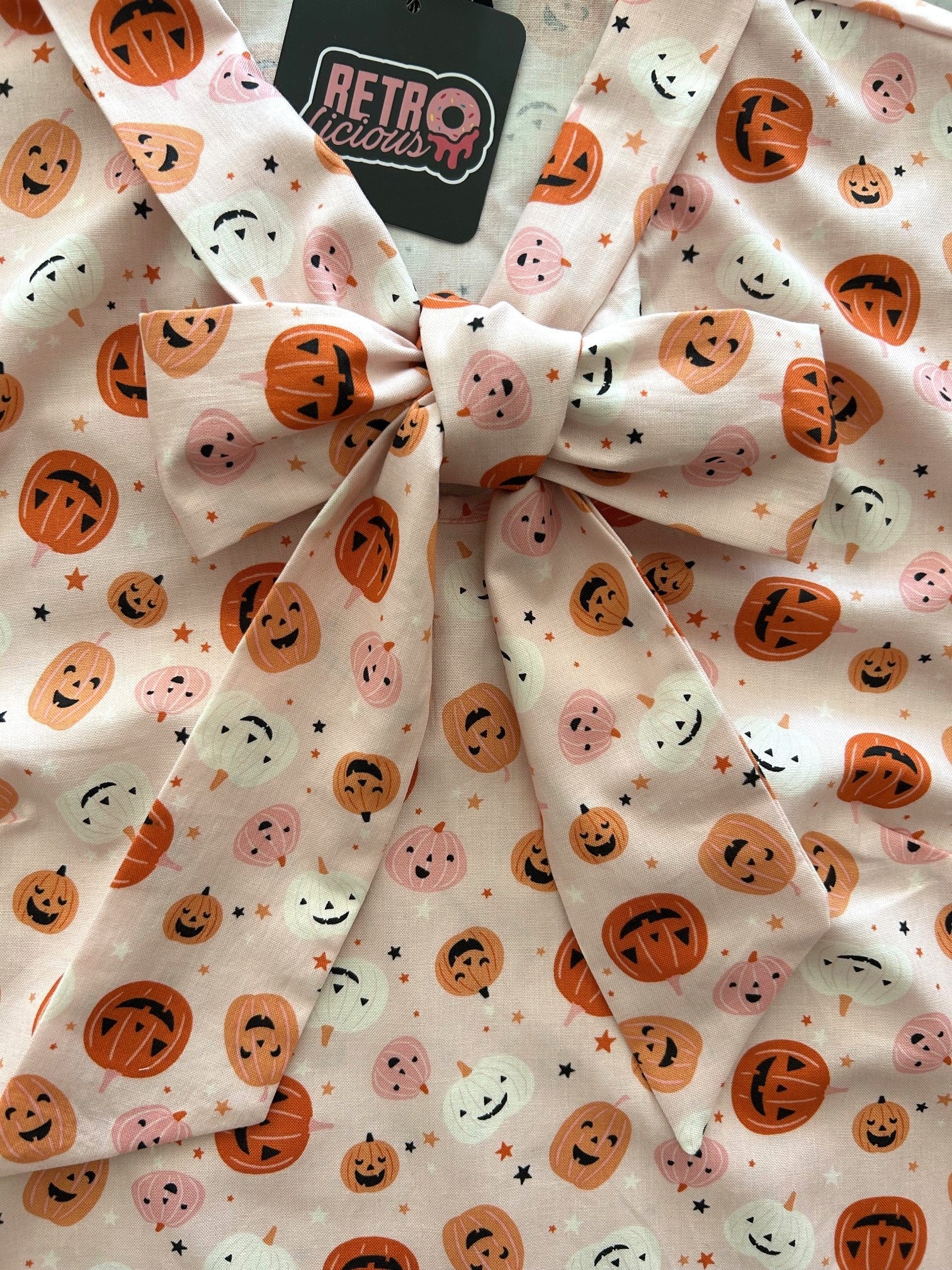 RETROLICIOUS:  Pink Jack-o’-lantern Bow Top