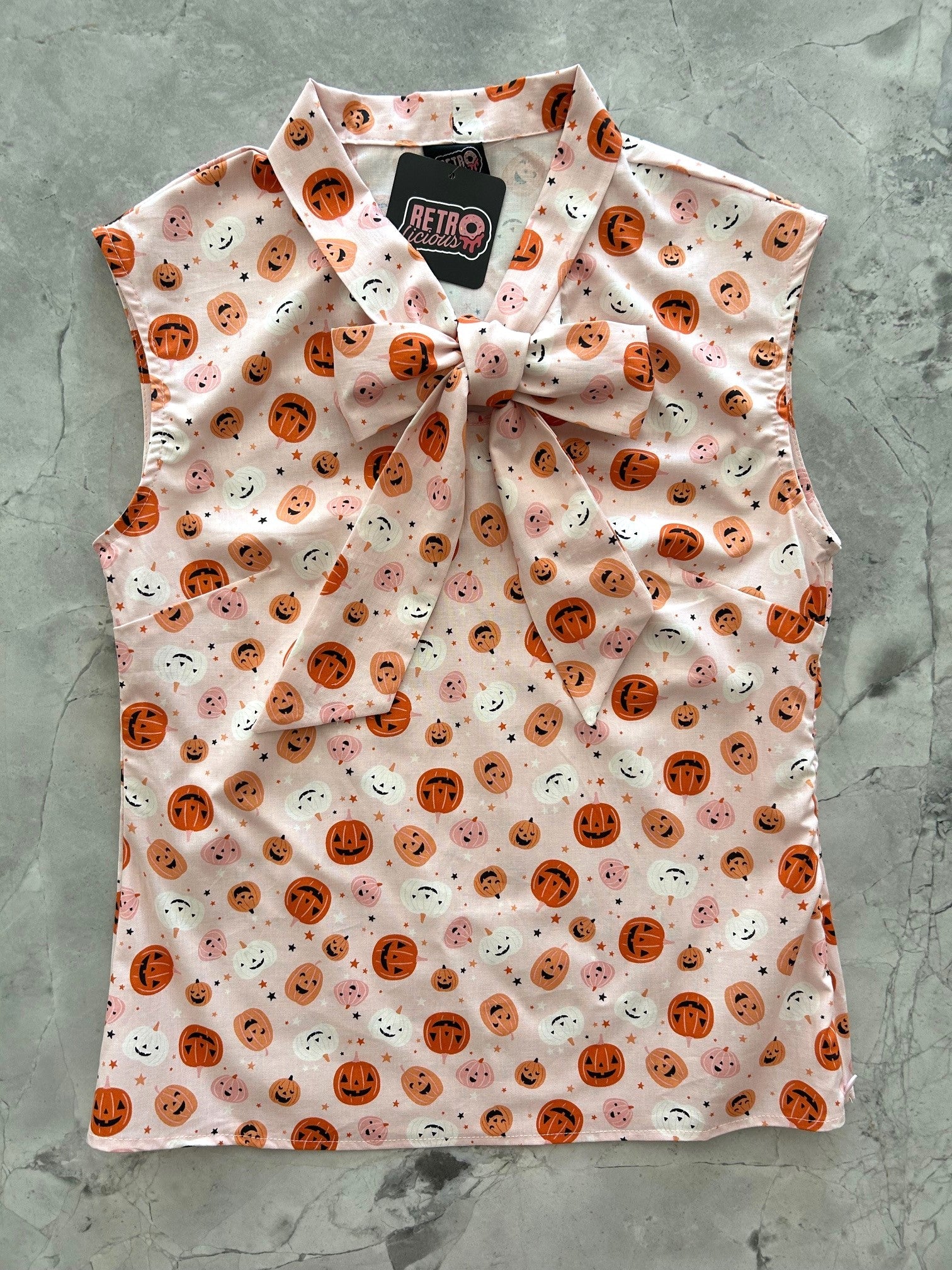 RETROLICIOUS:  Pink Jack-o’-lantern Bow Top